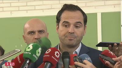 Aguado dice que Colau quiere "volver a las aldeas"  por querer suprimir el puente aéreo