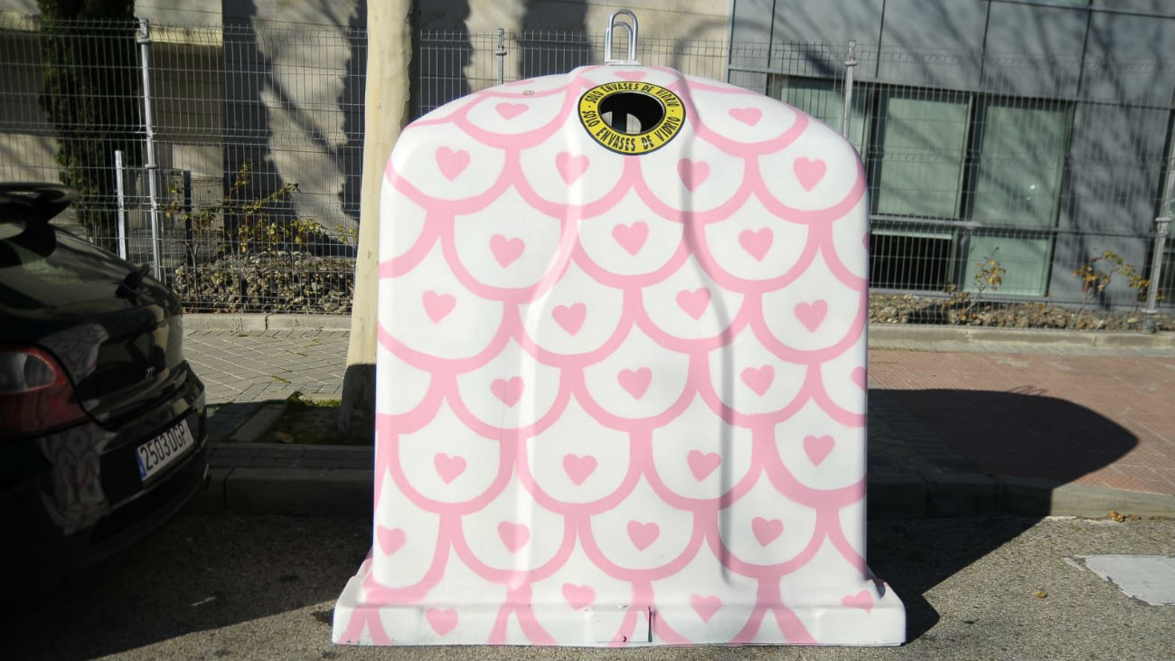 Boadilla instala contenedores de diseño para promover el reciclaje de vidrio