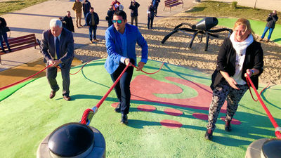 San Sebastián de los Reyes sustituye por caucho el  pavimento de ocho parques infantiles