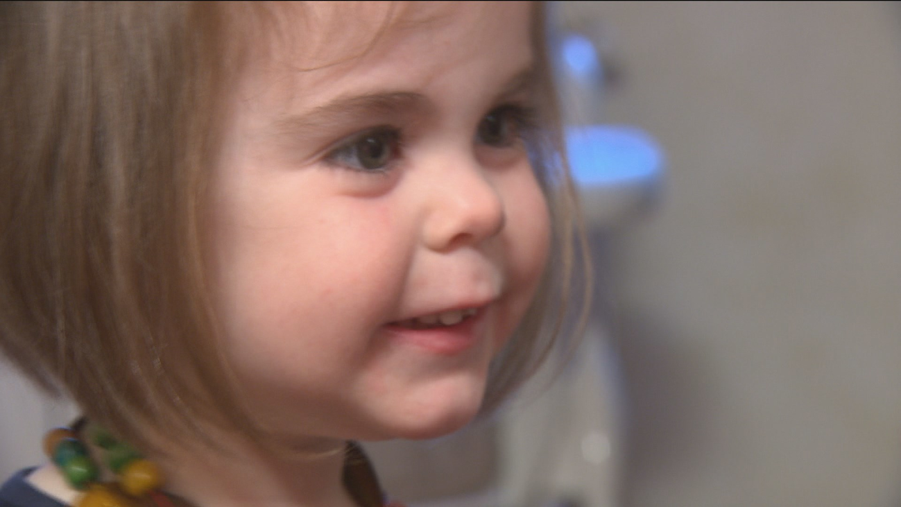 Una niña de Alcalá con encefalopatía epiléptica sin plaza para tratar su enfermedad