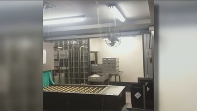 Una avería de agua provoca la caída del techo de la cocina del Hospital del Gregorio  Marañón