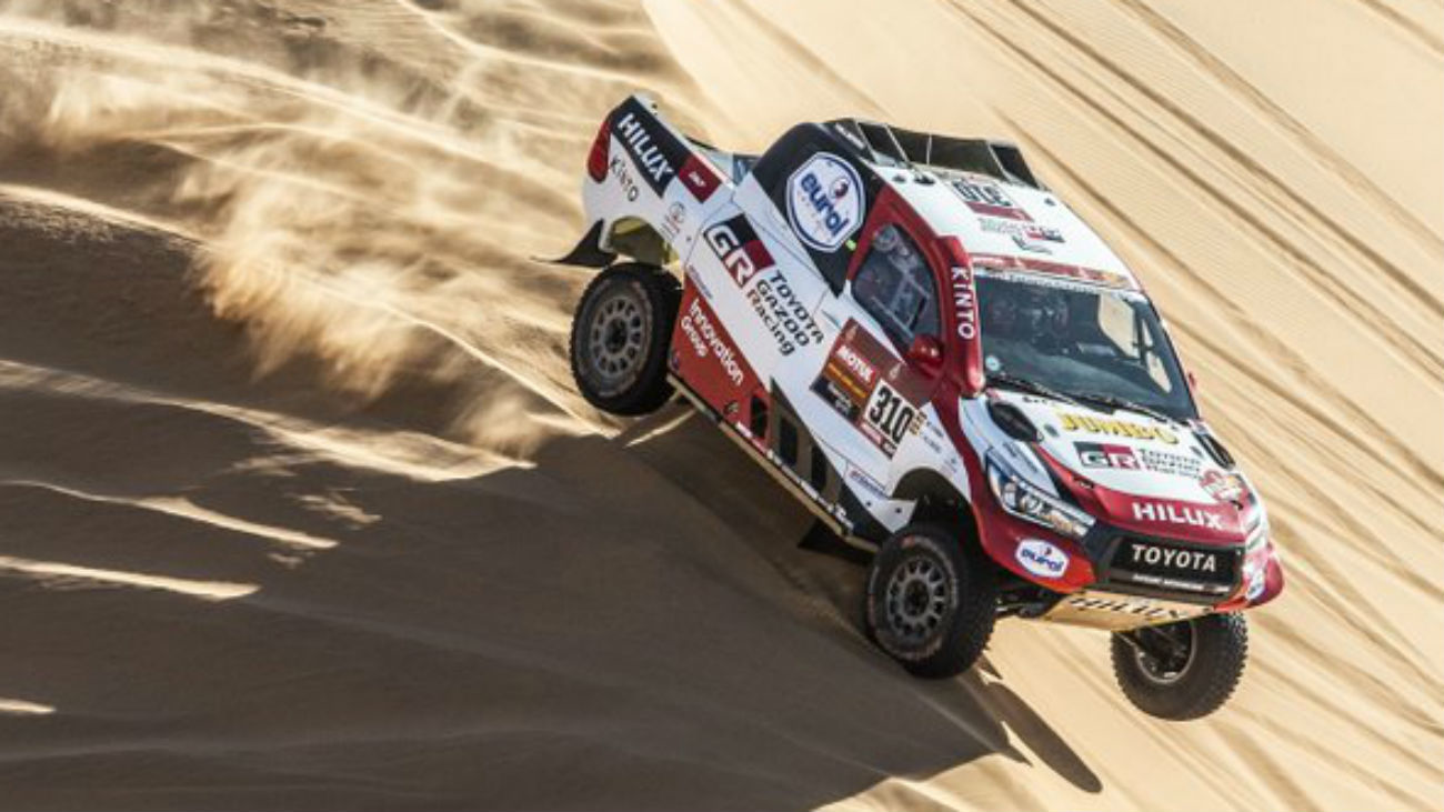 Fernando Alonso, segundo, roza la victoria en la octava etapa del Dakar