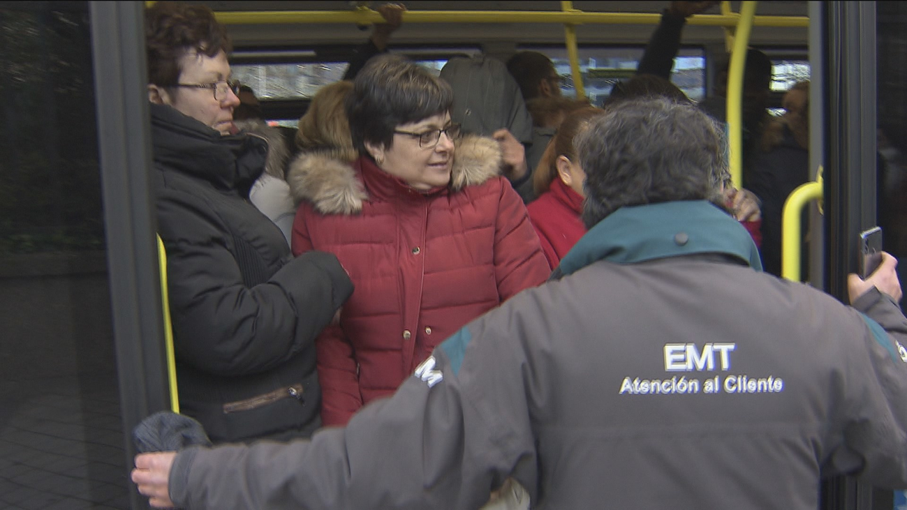 Caos y tensión en Avenida de América por el cierre de la línea 4 de Metro
