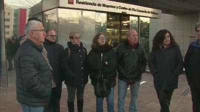 Denuncian falta de personal y comida caducada en una residencia de mayores de Vallecas