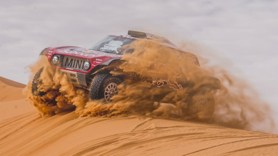 Sainz salva el liderato del Dakar por los pelos
