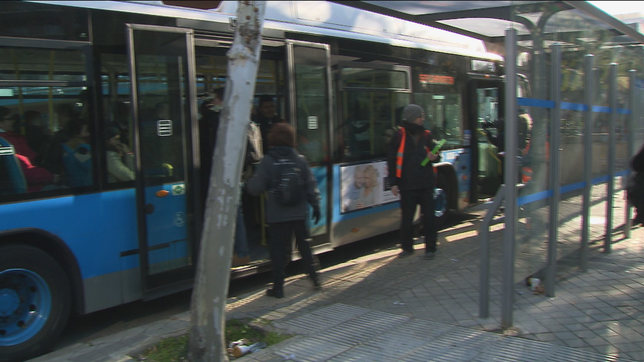 Normalidad en el servicio alternativo de autobús por el cierre de la línea 4