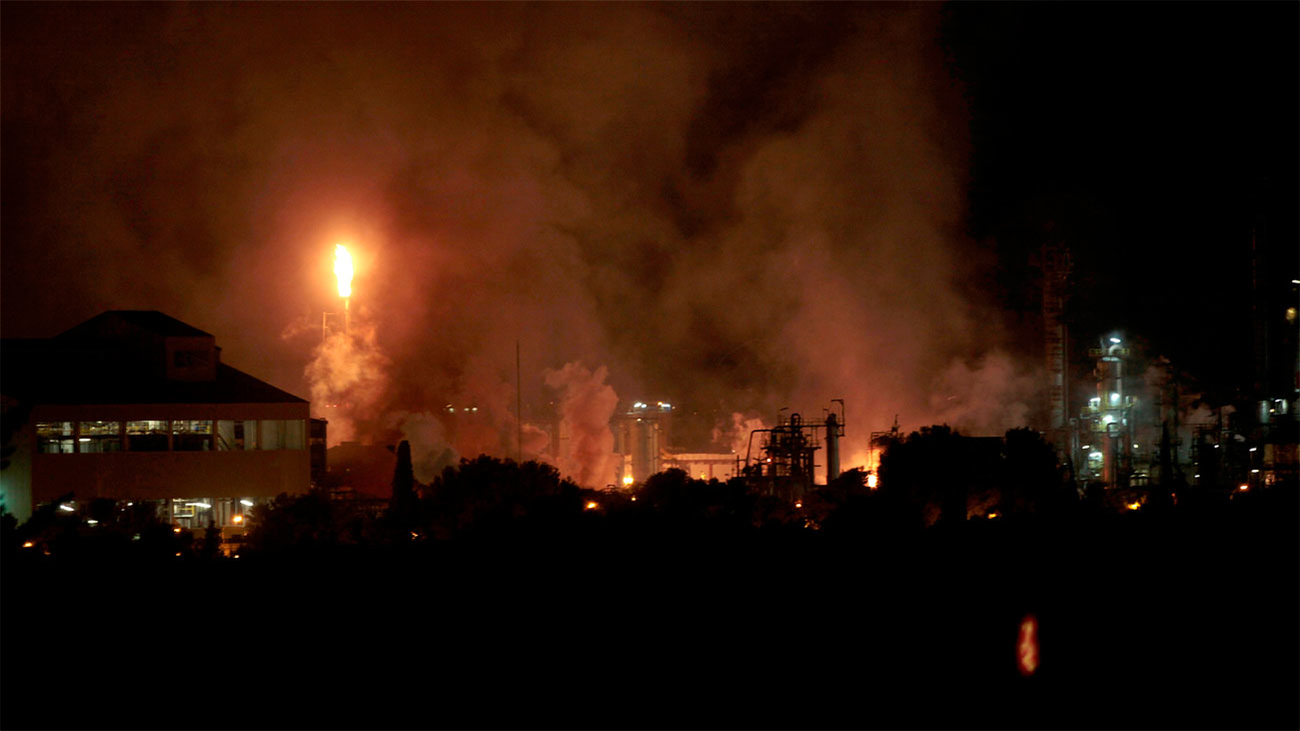 Fuerte explosión e incendio en una petroquímica de Tarragona