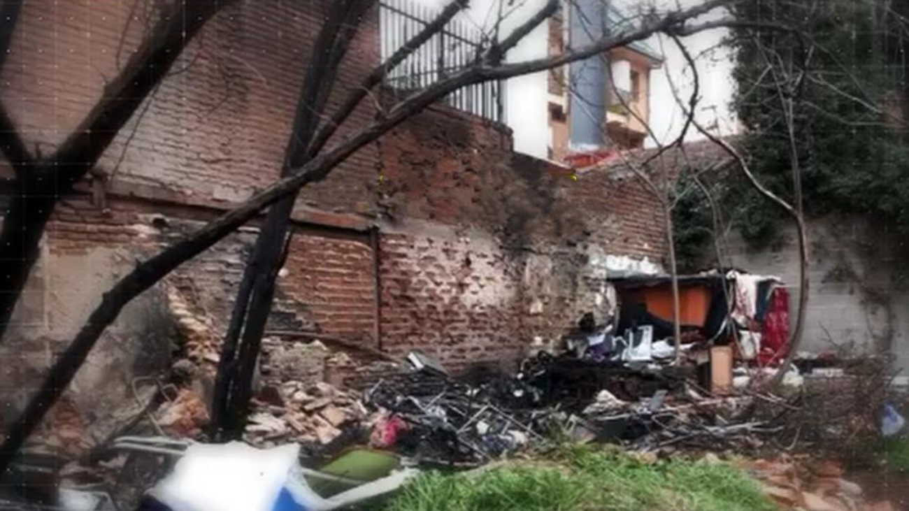 Susto en Vallecas tras un incendio y una explosión en un solar okupado