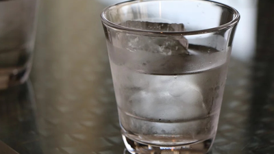 El negocio del agua filtrada: más de dos euros por vaso