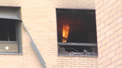 Un cigarrillo mal apagado, el posible origen del incendio en una vivienda de Carabanchel