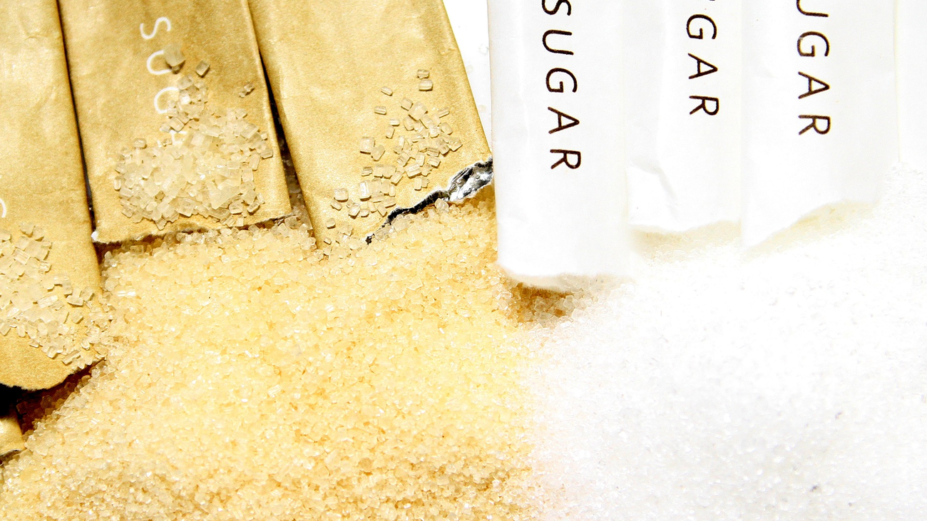 ¿Es cierto que el azúcar moreno es más saludable que el azúcar blanco?