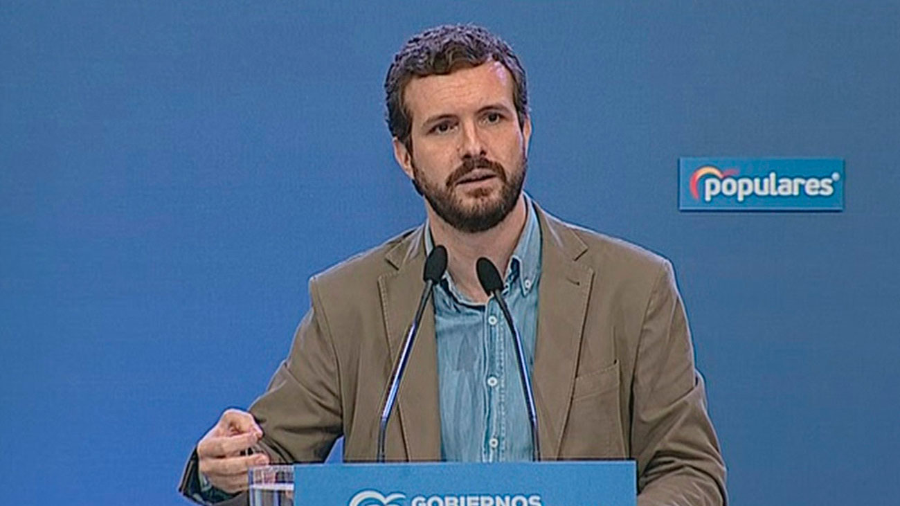 Casado acusa al Gobierno de utilizar el 'pin parental' para "tapar" el nombramiento de Delgado