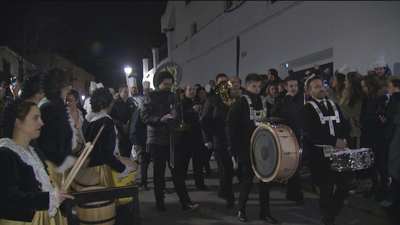 Cerca de 400 personas participan en una tamborrada en la Castellana por el día de San Sebastián