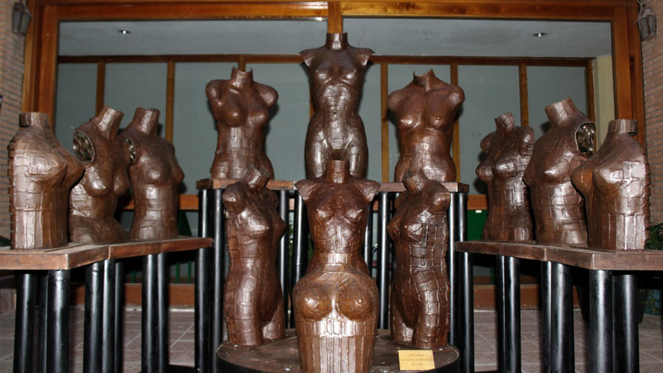 Esculturas hechas con metralla