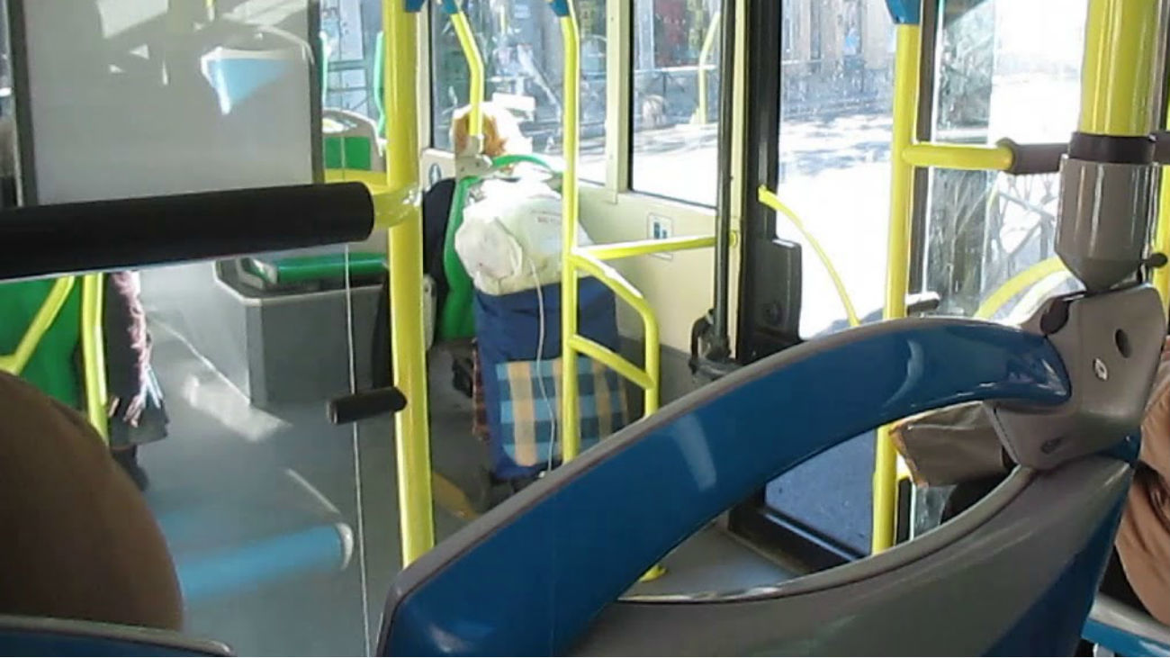 Carros de la compra en un autobús urbano