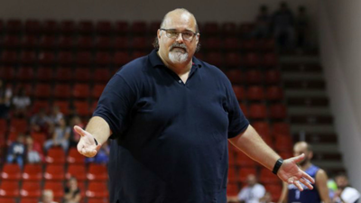 Estudiantes despide a su entrenador Dzikic por los malos resultados