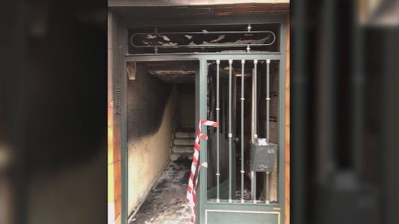 La inquilina de un edificio de San Blas, ¿causante del último incendio en su portal?