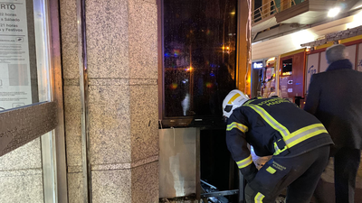 El fuego que obligó a desalojar El Corte Inglés de Callao se originó en un cuarto de mantenimiento exterior