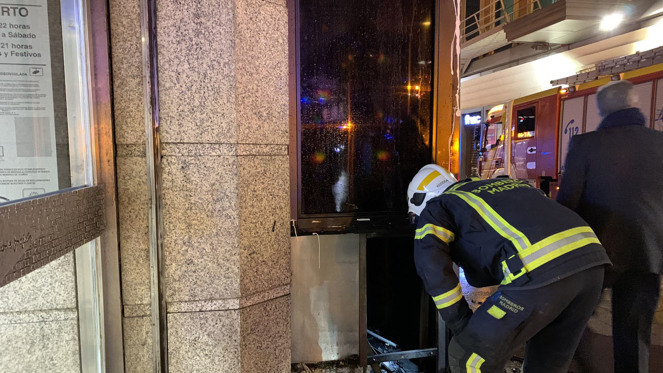 El fuego que obligó a desalojar El Corte Inglés de Callao se originó en un cuarto de mantenimiento exterior