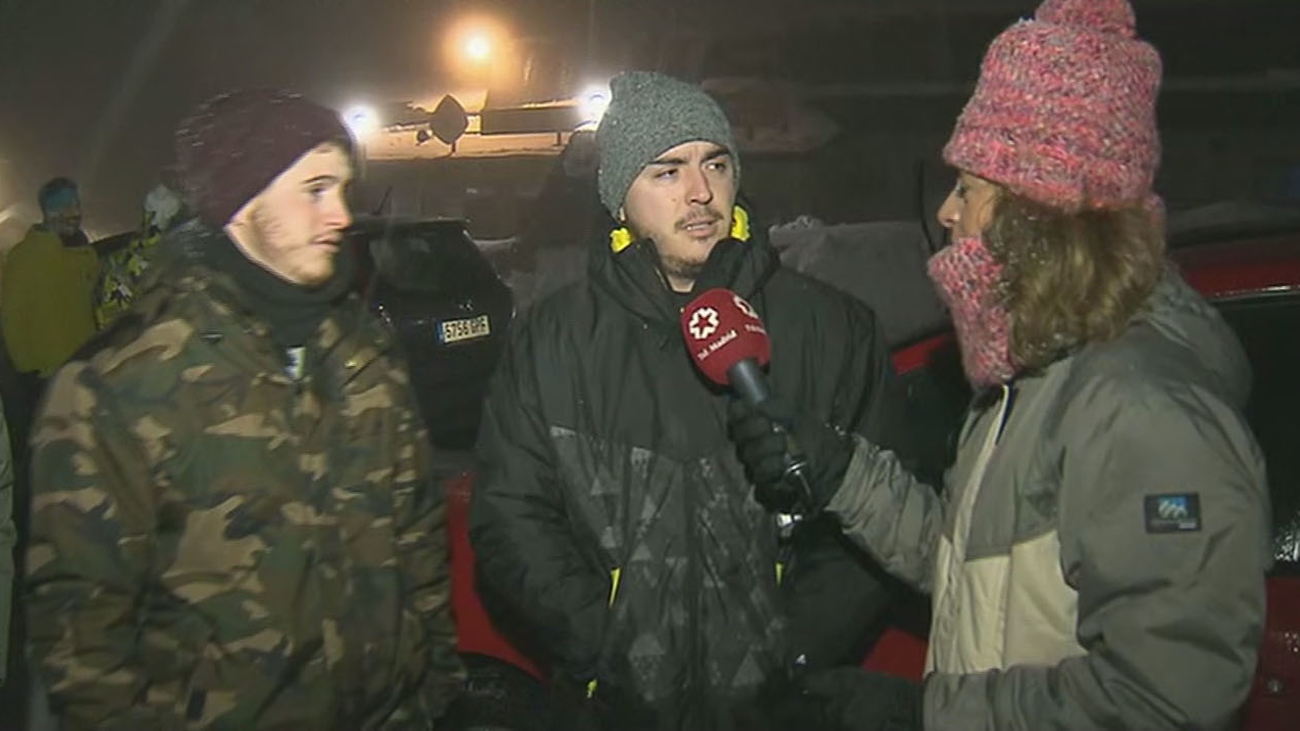 Los primeros esquiadores llegan a Valdesquí, reabierta tras las últimas nevadas