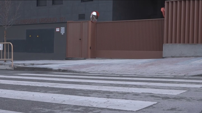 Encerrados por un paso de cebra en El Cañaveral (Vicálvaro)