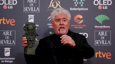 'Dolor y gloria' de Almodóvar se impone en los Goya con siete estatuillas