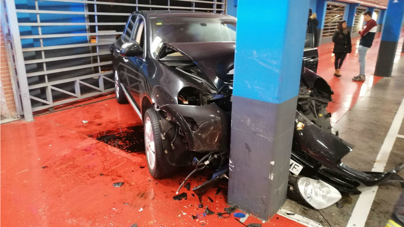 El insólito accidente en el parking del centro comercial Plaza Loranca de Fuenlabrada