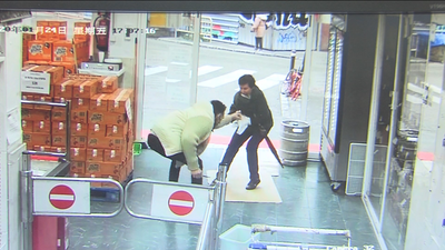 Una abuela la emprende a 'paraguazos' contra un atracador en Vallecas