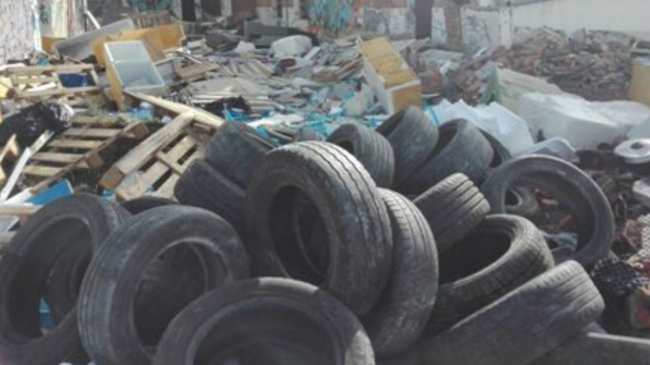 Detectan un nuevo vertedero ilegal junto al casco urbano de Pinto