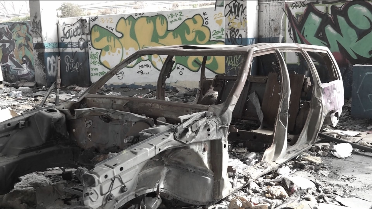 Convierten un concesionario de Alcobendas en un auténtico 'cementerio de coches'