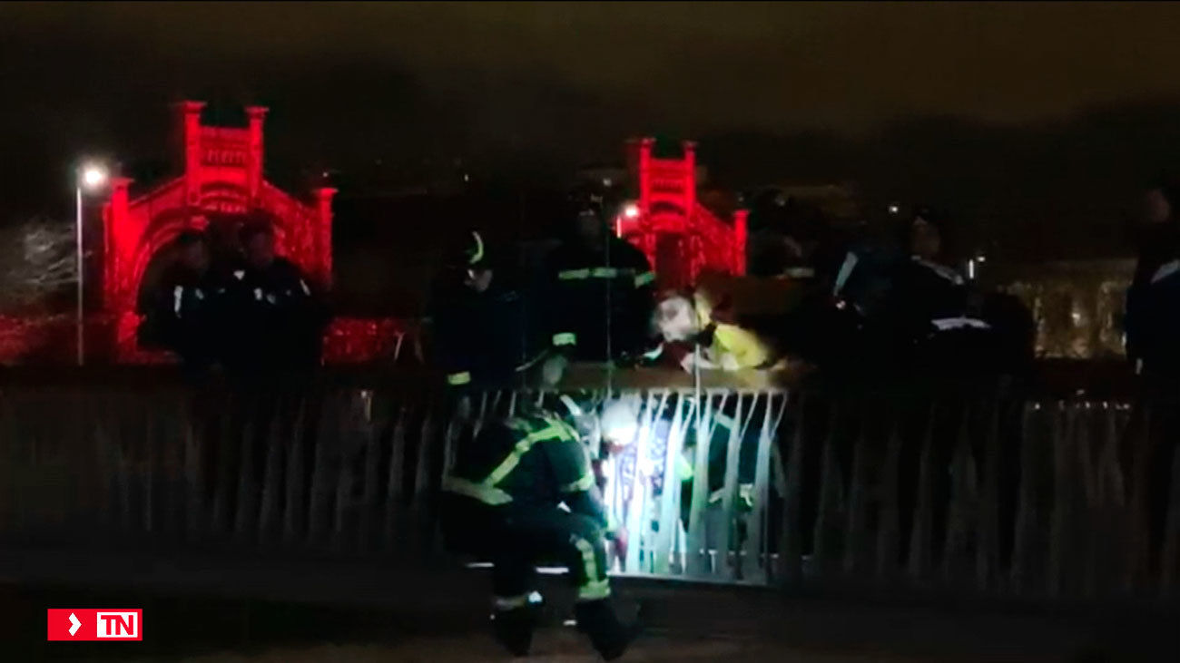 Rescatan a un niño que había quedado atrapado en los barrotes de un puente de Madrid Río
