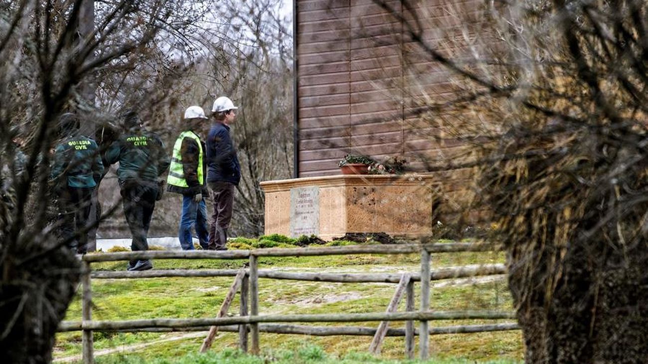 Así está siendo el derribo de la capilla de la vidente de El Escorial