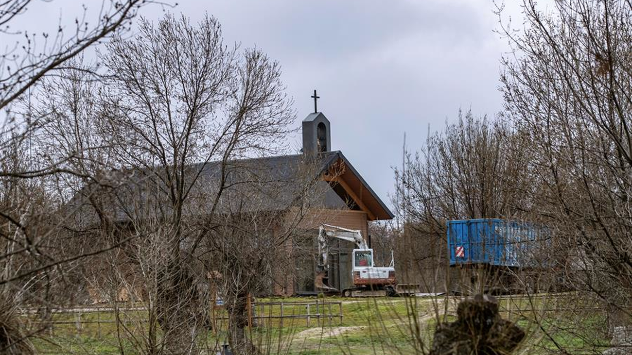 Alegría y tristeza en el derrumbe de la capilla de Amparo Cuevas en El Escorial