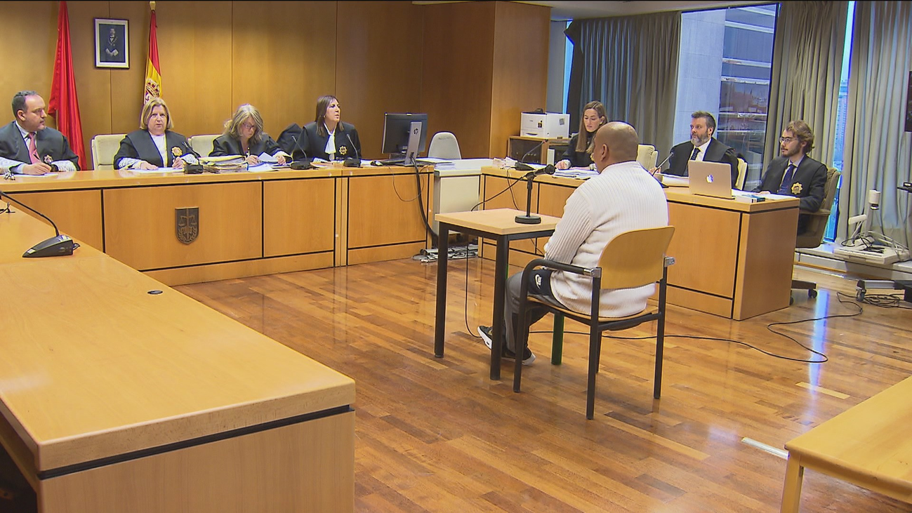 Una mujer apuñalada por su expareja en Majadahonda salvó la vida gracias a un policía municipal