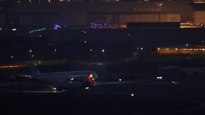 Un avión de Air Canadá aterriza de emergencia tras sobrevolar Madrid por un problema técnico