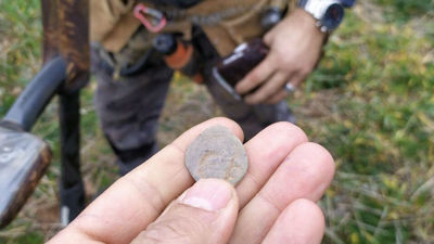 Denunciado por apropiarse de monedas históricas que buscaba con un detector de metales en Redueña