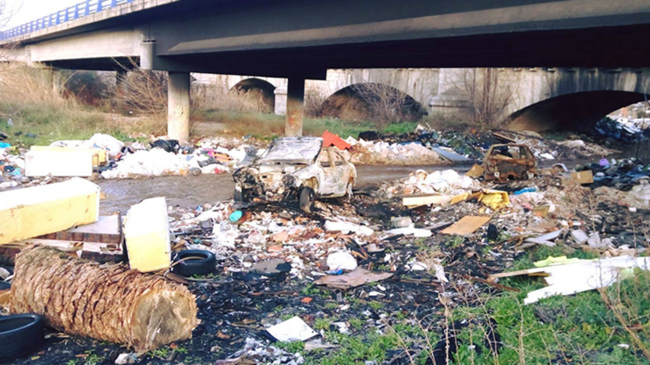 Denuncian vertidos en el río Guadarrama en Móstoles, Navalcarnero y Arroyomolinos