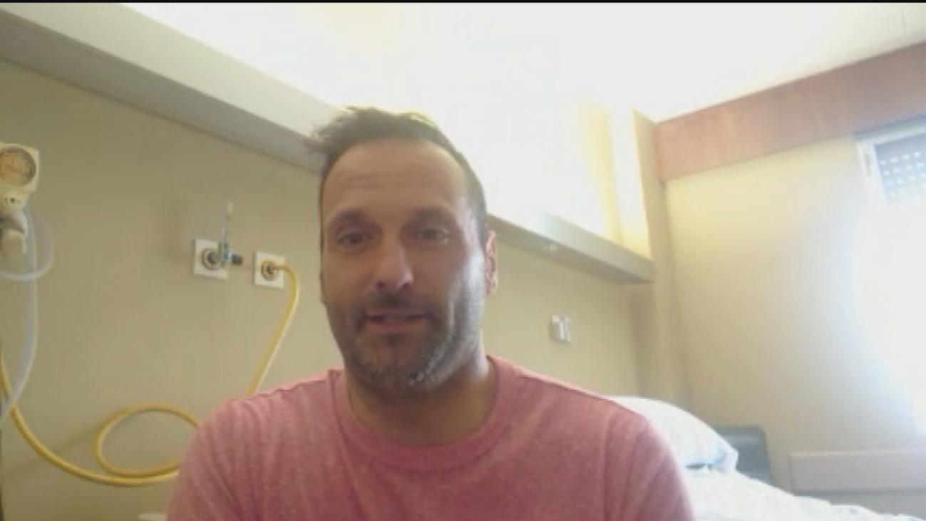 Los españoles en cuarentena en el Gómez Ulla han podido ver a sus familias aunque sin contacto físico