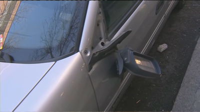 Actos vandálicos en Pueblo Nuevo, con la rotura de decenas de retrovisores en las calles del barrio