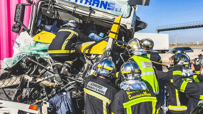 Accidente de dos camiones en Alcalá sin dejar heridos graves