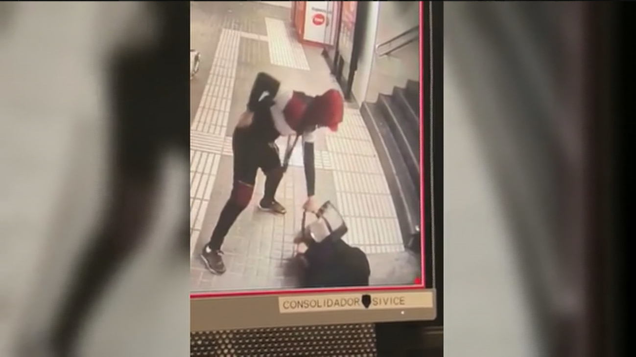 Violenta agresión a una mujer en el metro de Barcelona