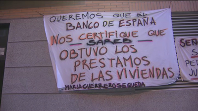 La presión de los vecinos logra que se paralice el desahucio de un edificio en Carabanchel