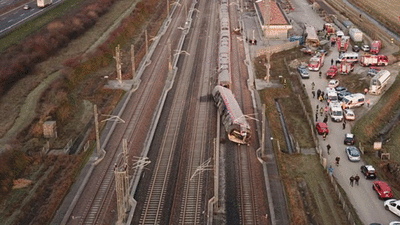 Dos muertos y 27 heridos tras descarrilar un tren de alta velocidad en el norte de Italia