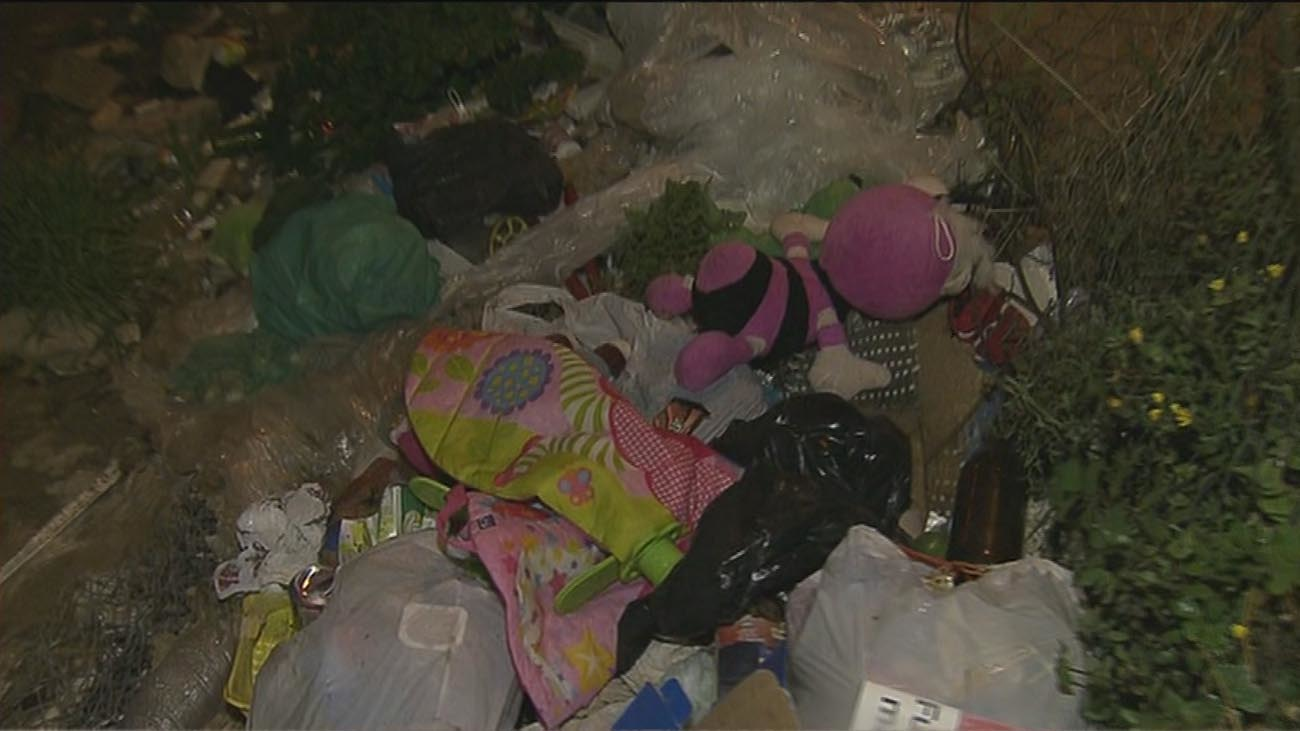 Denuncian un descampado que se ha convertido en un nido de delincuencia en Vallecas