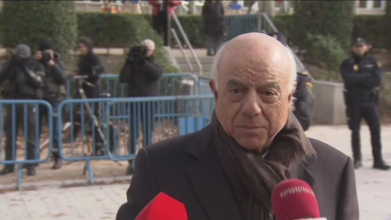 El expresidente de BBVA, indignado por la "intolerable agresión que sufre"