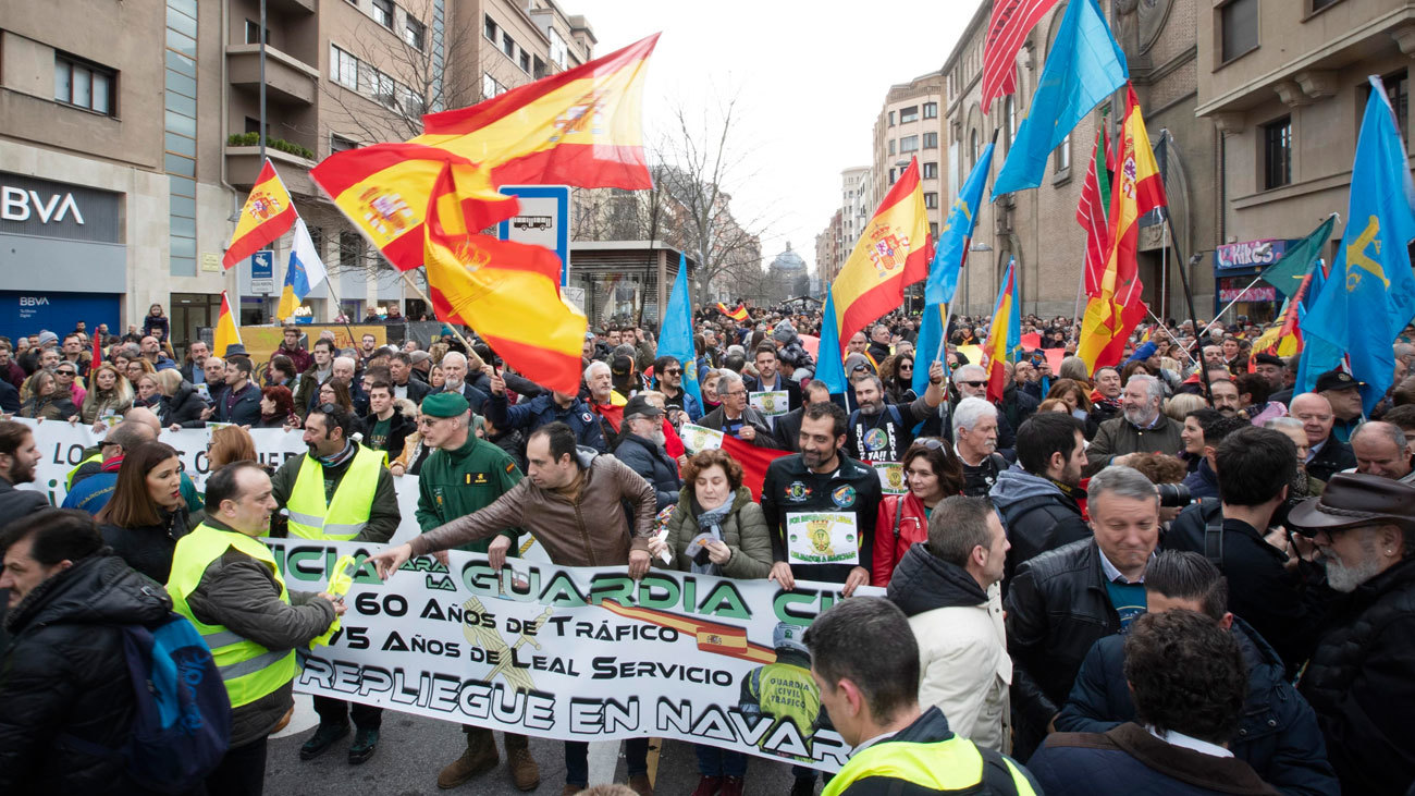 Cientos de personas rechazan en Pamplona la transferencia  a Navarra de las competencias de tráfico
