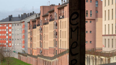 Hallado el cadáver de una mujer con heridas de arma blanca en un piso de Lugo