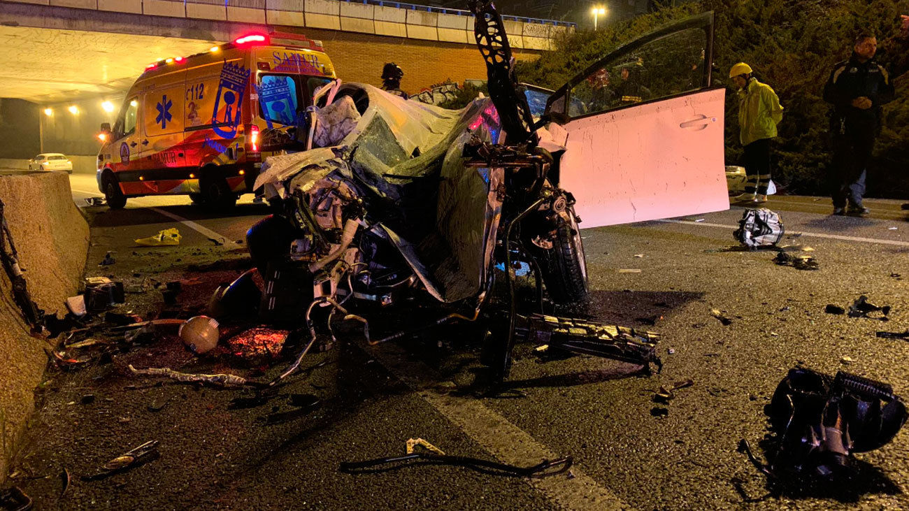 Una mujer muere tras caer su coche ocho metros en un talud de la A-2