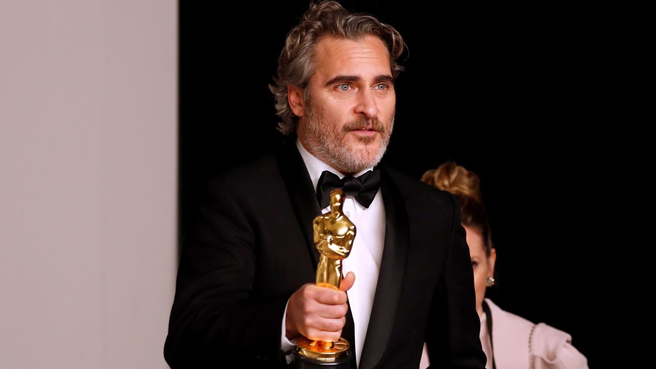 Joaquin Phoenix con el Oscar a Mejor Actor por 'Joker'