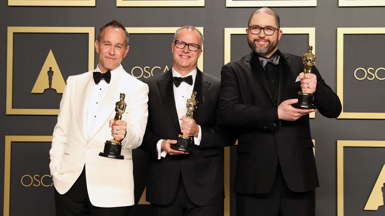 Jonas Rivera, Mark Nielsen and Josh Cooley con el Oscar a Mejor Película de Animación 'Toy Story 4'